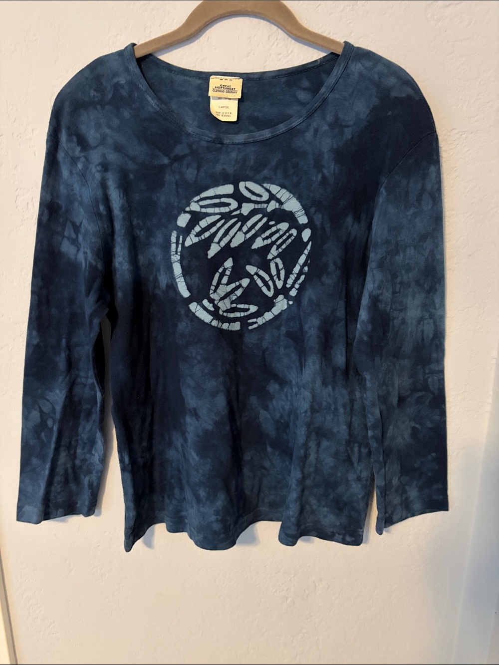 Tie-Dye Navy 3/4 Sleeve Top with Circle Graphic